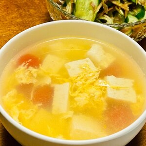 豆腐と卵入りのトマトスープ